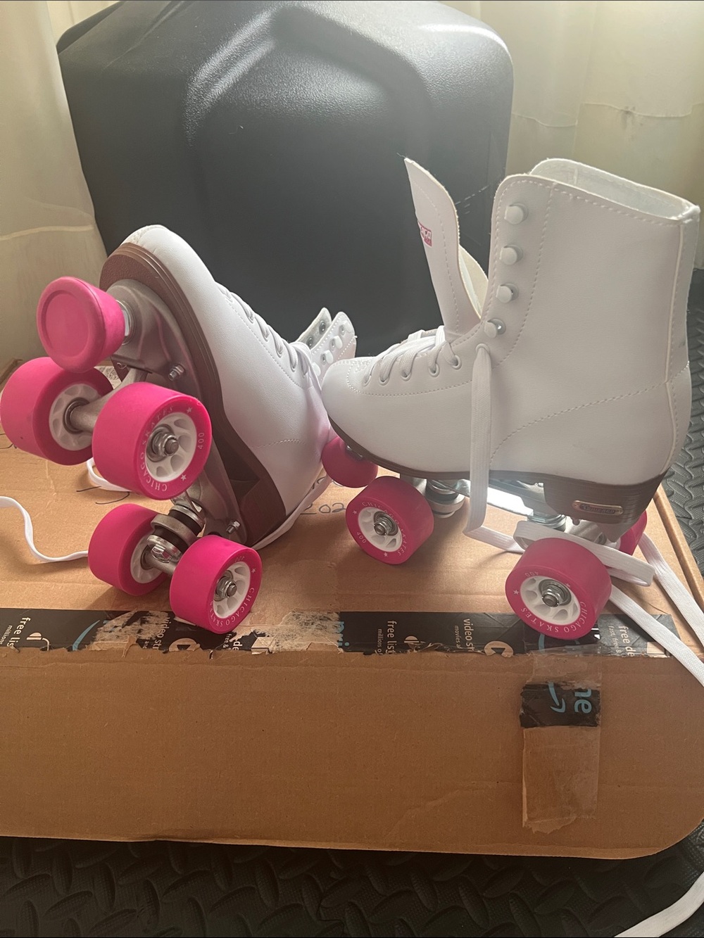 #2759**White Roller Skates with Hot Pink Wheels - Picture 10 of 17